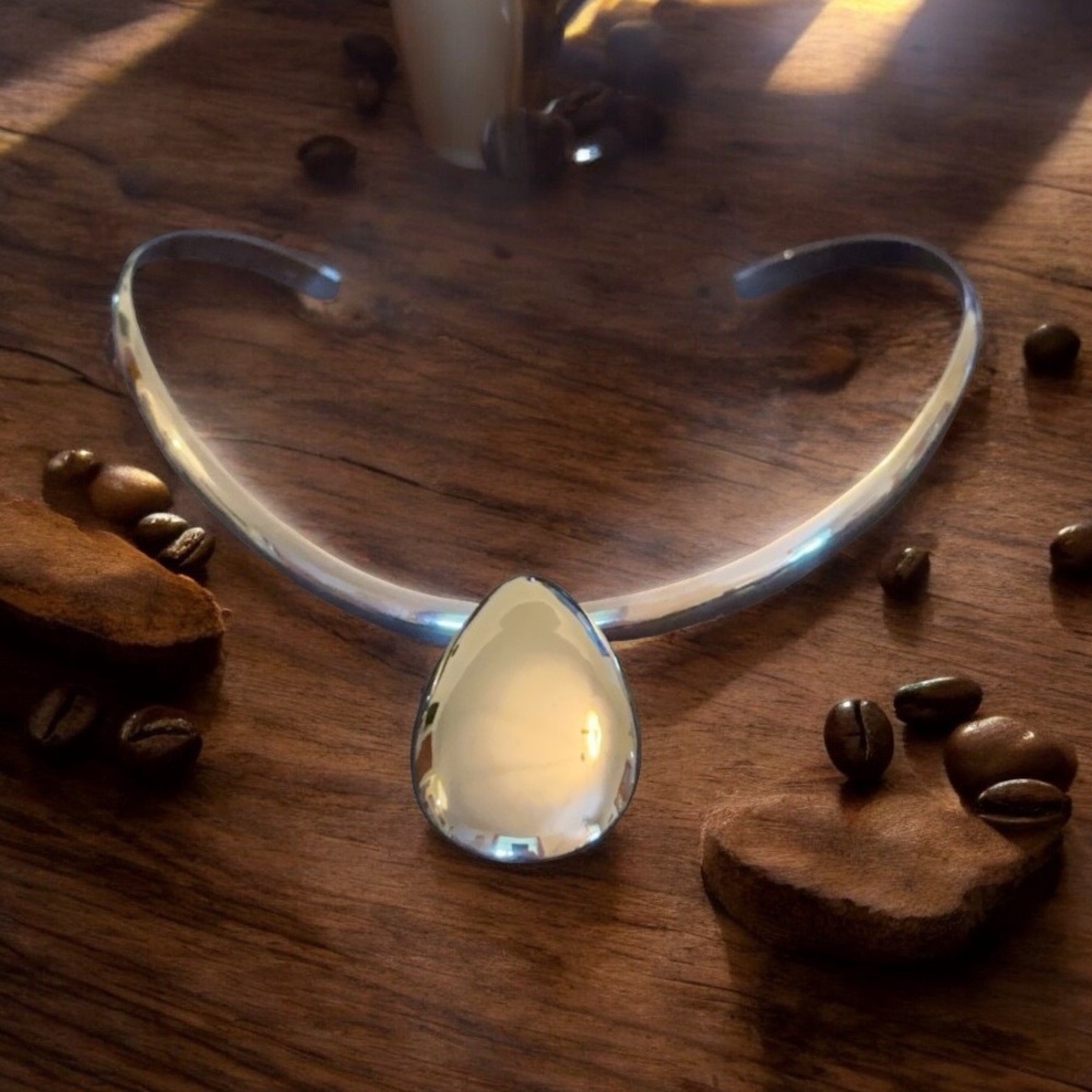 Elegant Silver Teardrop Necklace